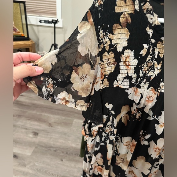 Poppi Women’s plus-size Black & Cream Floral Flutter-sleeve Blouse❤️❤️2X - Picture 5 of 7